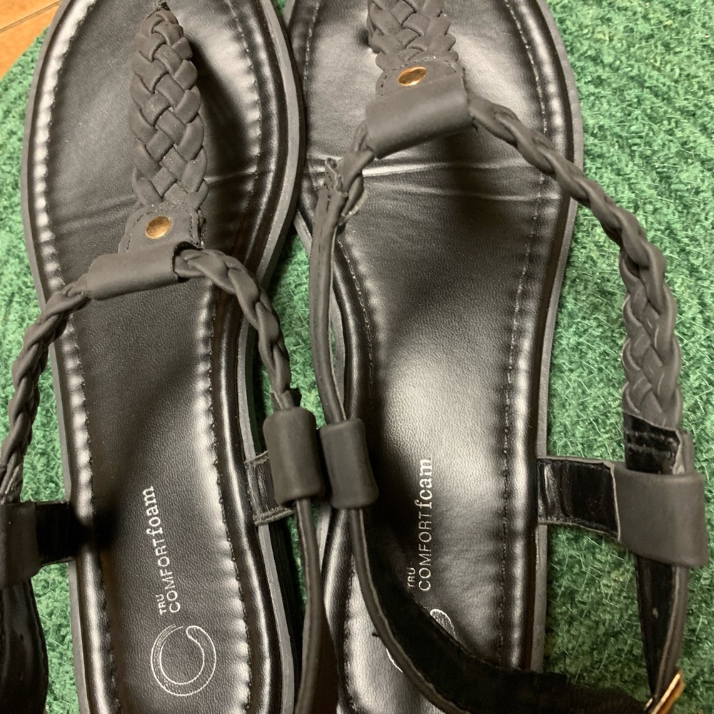 Womens sandals 81/2 like New